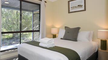 2 bedrooms, iron/ironing board, WiFi, bed sheets