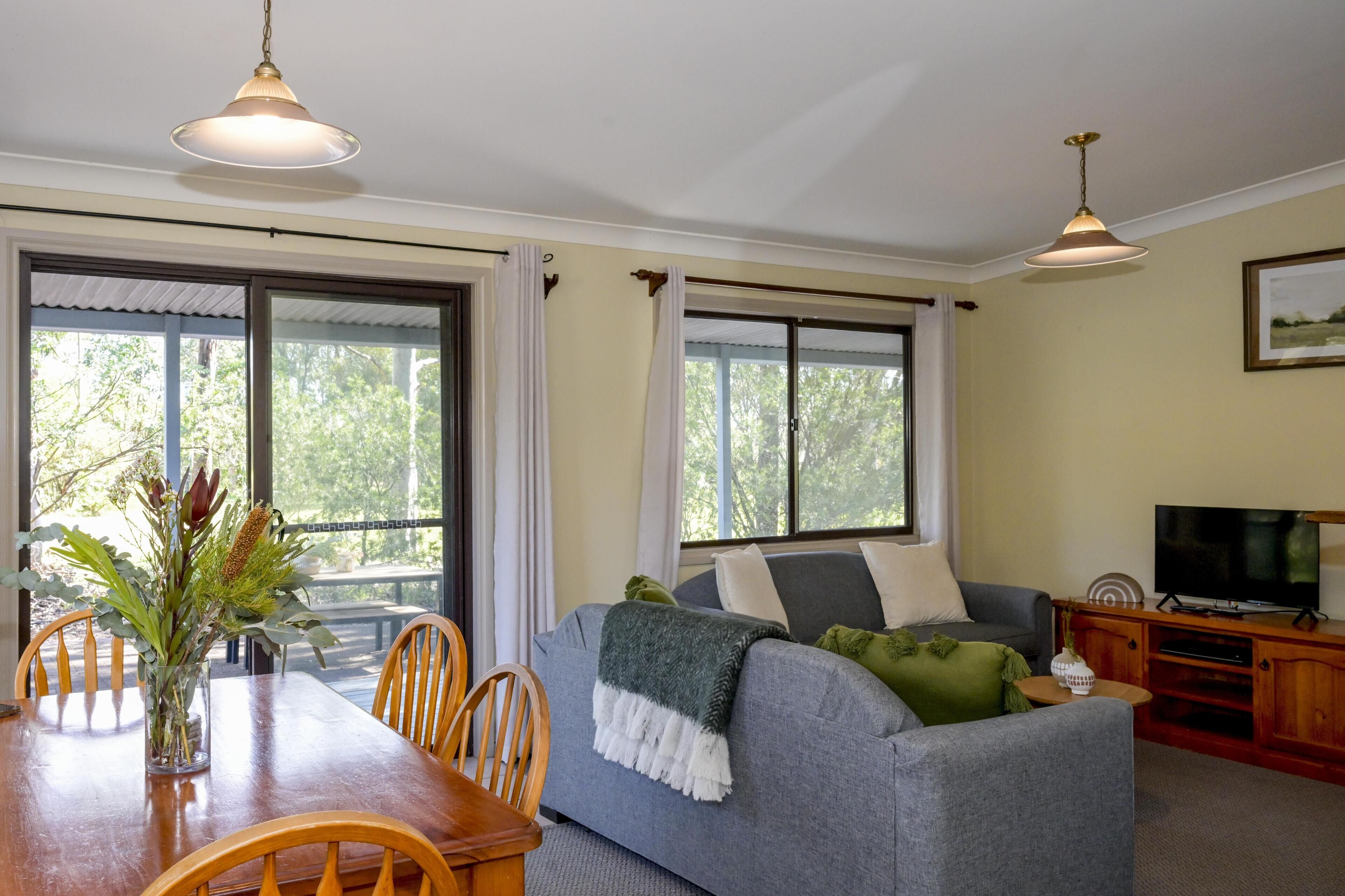 Greyvillea Cabin 3 - 2 Bedroom With 2 X Queen Beds - Hunter Valley