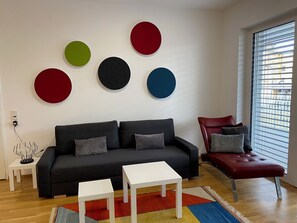 TV, books - Ebelsberger Terrassen (Linz)