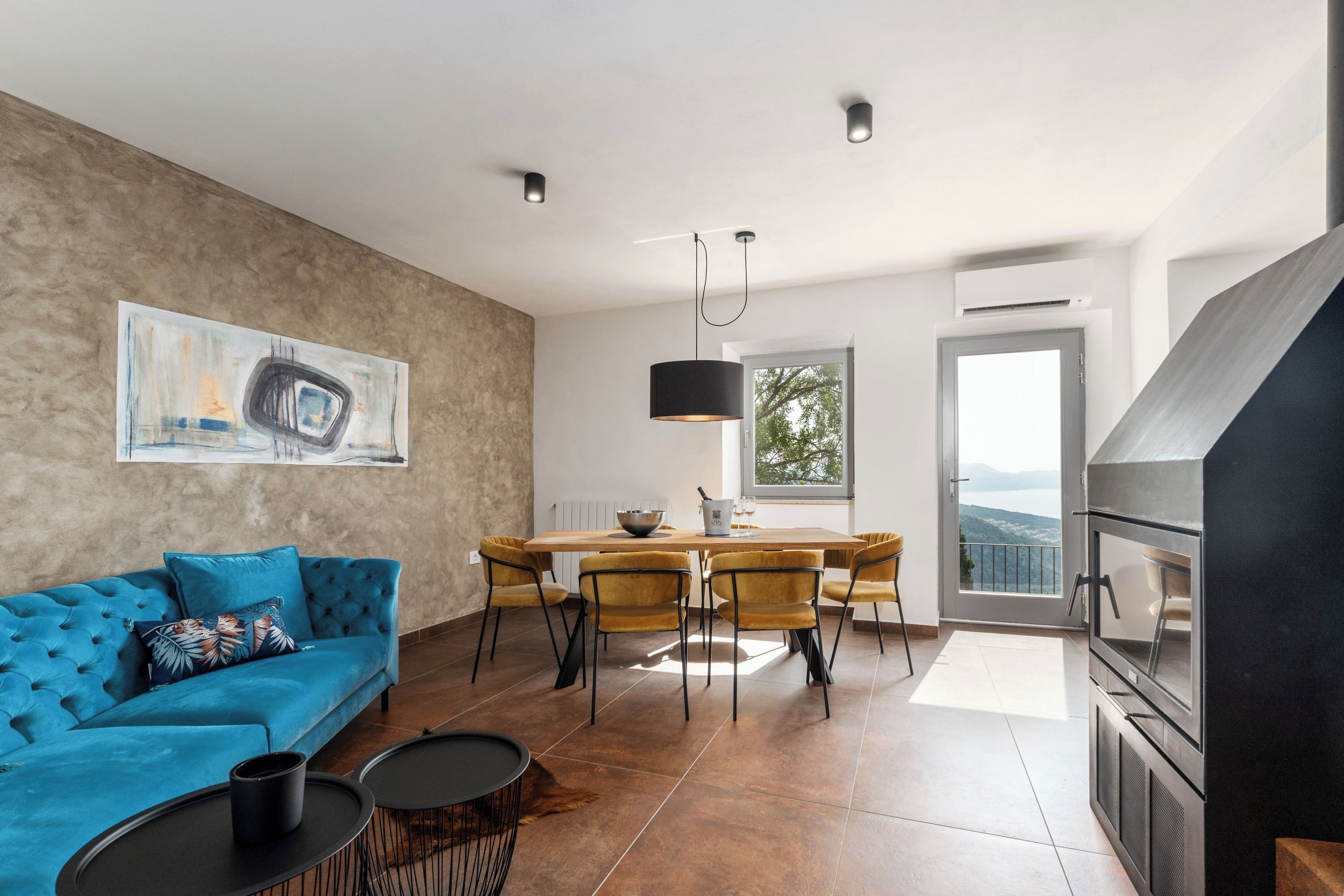 TV a schermo piatto 21 pollici con canali satellitari, TV