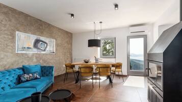 TV a schermo piatto 21 pollici con canali satellitari, TV