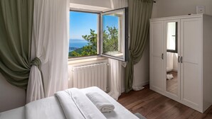 패밀리 하우스, 침실 3개, 전자레인지, 산비탈 (Casa Giuseppe /w Panoramic View) | 객실에서 보이는 전망