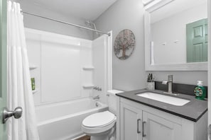 Hair dryer, towels - Spacious 2 bedroom townhouse completely remodeled with all the amenities (Pensacola)