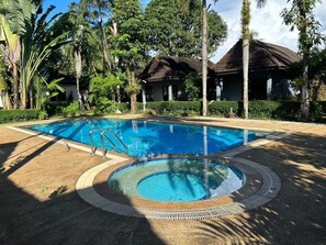 Bungalow Tiêu chuẩn, quang cảnh hồ bơi | Truy cập Internet không dây miễn phí, bộ trải giường 