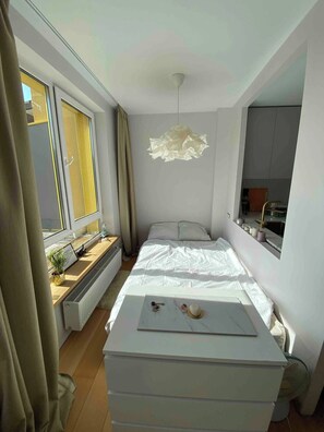 1 bedroom, bed sheets