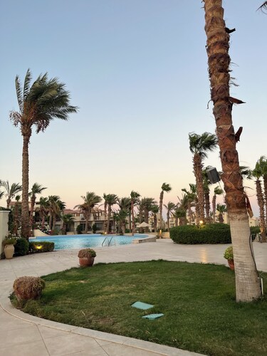 Charming 4-bedroom villa with WiFi and AC in brilliant Red Sea Governorate