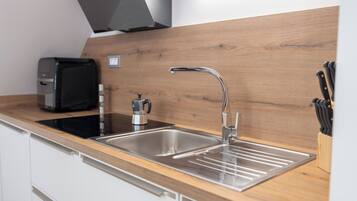 Fridge, stovetop, dishwasher, coffee/tea maker