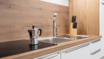 Fridge, stovetop, dishwasher, coffee/tea maker