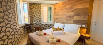 Ca de la Corona by Ca-sa Check