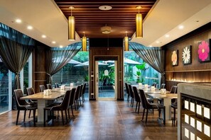 Unclassified image, 2 of 12, button - In-Stone Motel (Taipei)