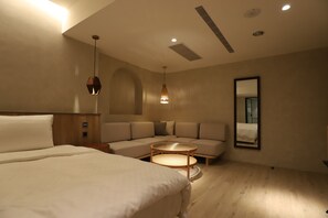 Family Quadruple Room | Down comforters, in-room safe, desk, laptop workspace - Hotel Initial-Tainan (Tainan)