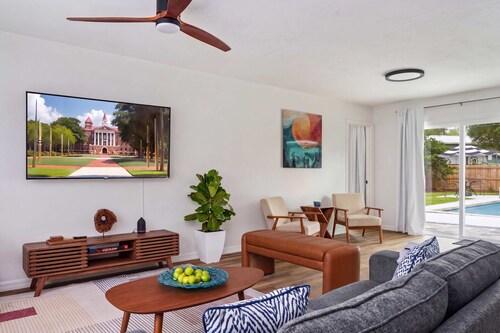 The Monterey | Private Pool • Grill • 4 King Beds