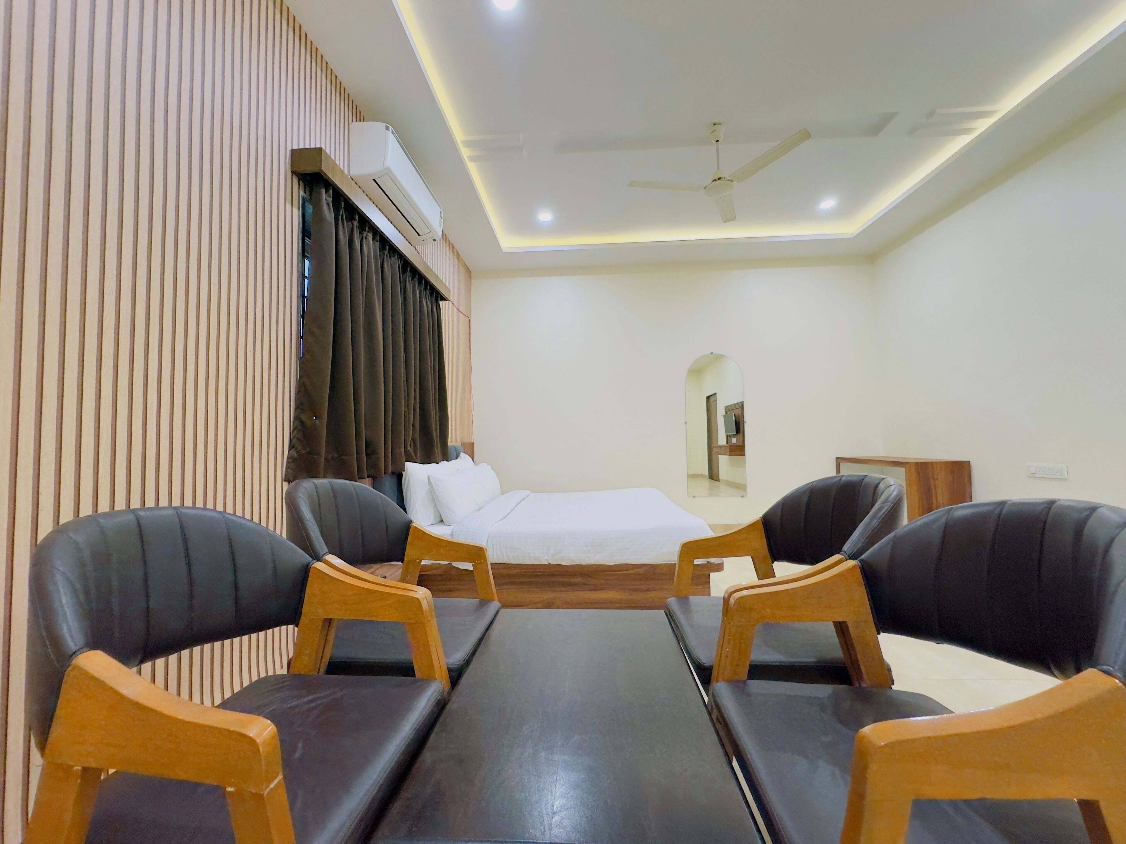 Family Quadruple Room, 1 Bedroom | Desk, free WiFi
