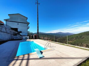 Outdoor pool - Moutain House in Serra da Estrela (Seia)