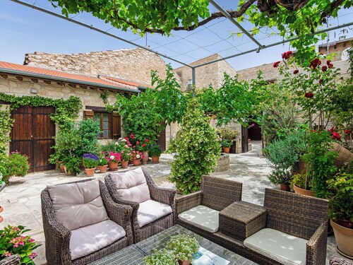 Arsorama Village Homes