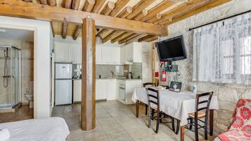 Apartment, 1 Bedroom | Dining