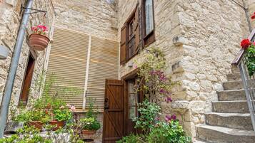 Apartment, 1 Bedroom | Property entrance