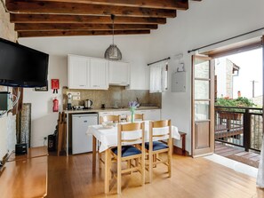 Apartment, 1 Bedroom | Dining room