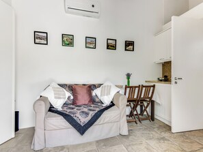 Apartment, 1 Bedroom | Living room