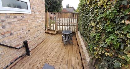 Charming Lincoln Cottage Family & Pet-friendly