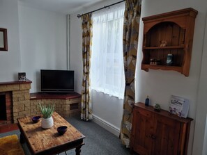 Cottage | Interior - Charming Lincoln Cottage Family & Pet-friendly (Lincoln)