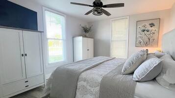 4 bedrooms, desk, iron/ironing board, free WiFi