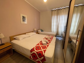 Chambre Deluxe double, vue sur le lac | Bureau, espace de travail pour ordinateurs portables