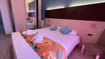 Una scrivania, postazione laptop, Wi-Fi gratuito