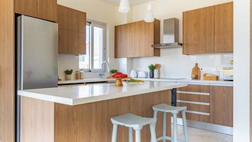 Vila, 4 quartos, piscina particular | Parte interna