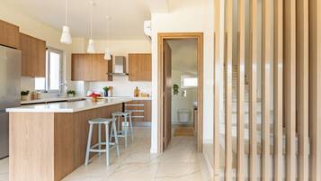 Villa, 4 habitaciones, alberca privada | Interior