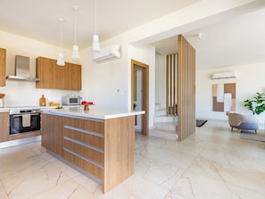 Villa, 4 chambres, piscine privée | Intérieur