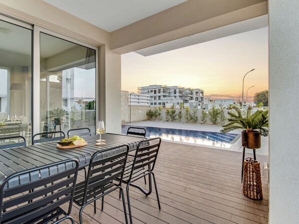 Villa, 4 chambres, piscine privée | Balcon