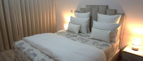 2 bedrooms, iron/ironing board, WiFi, bed sheets