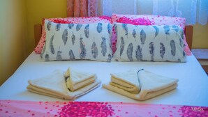 2 bedrooms, iron/ironing board, WiFi, bed sheets - Zeljana Apartment - 5 Minutes’ Walk from the Old Bridge (Mostar)