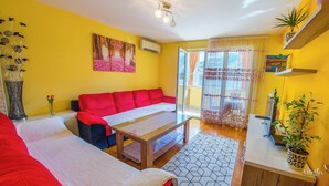 Living area - Zeljana Apartment - 5 Minutes’ Walk from the Old Bridge (Mostar)