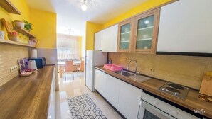Private kitchen - Zeljana Apartment - 5 Minutes’ Walk from the Old Bridge (Mostar)