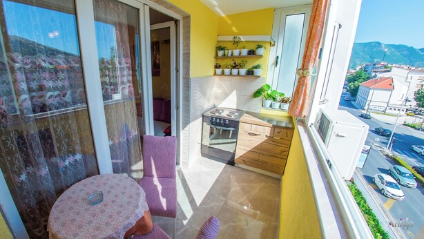 Outdoor dining - Zeljana Apartment - 5 Minutes’ Walk from the Old Bridge (Mostar)