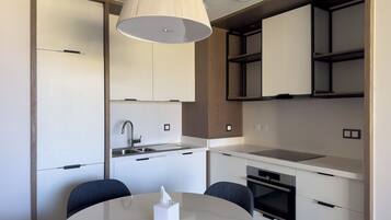 Standard Apartment | Private kitchen | Full-sized fridge, microwave, oven, stovetop