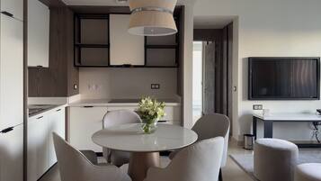 City Apartment | Private kitchen | Full-sized fridge, microwave, oven, stovetop