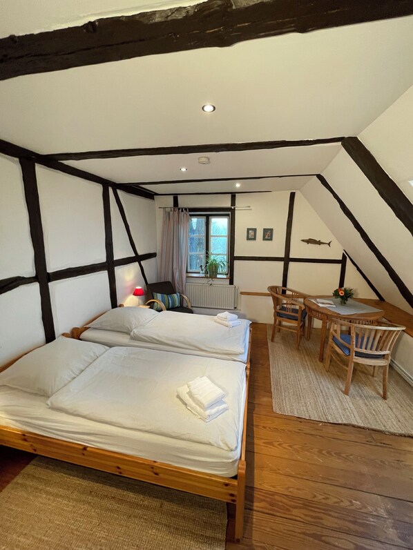 Basic Double or Twin Room | Free WiFi - Das Abendrote Haus (Suesel)
