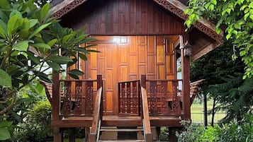 Cottage, 1 Queen Bed, Garden View, Garden Area | 1 bedroom, free WiFi