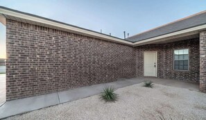 Exterior - The Golden Paradise  2BR 2BA  New Construction (Lubbock)
