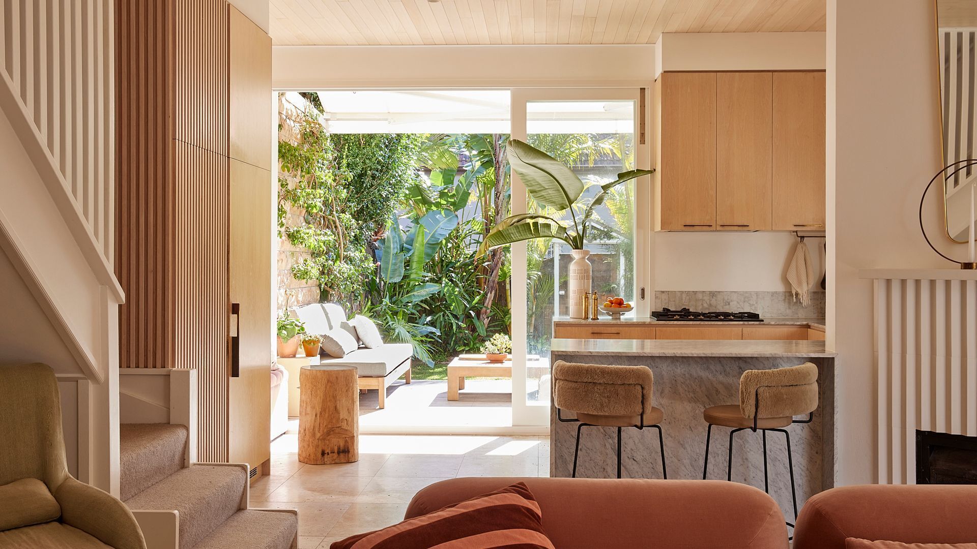 Smart TV, books, stereo