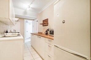 Apartment | 1 bedroom - The Earl s Court Wonder - Adorable 1bdr Flat With Terrace (London)