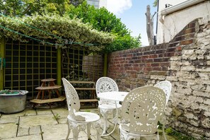 Apartment | 1 bedroom - The Earl s Court Wonder - Adorable 1bdr Flat With Terrace (London)