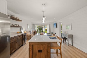 Exterior - Kingston Arms Modern 1BR On Lido Key (Sarasota)