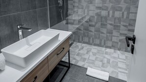 Standard Double Room | Bathroom