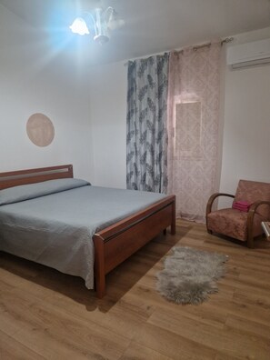 2 bedrooms, bed sheets - Magnificent cottage in the countryside with large outdoor and indoor spaces with fireplace (Ferrandina)
