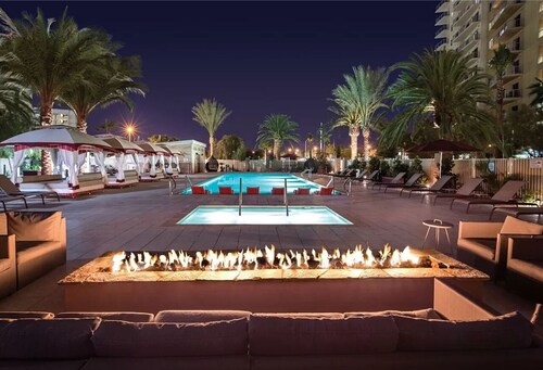 Luxury 2-bedroom tower in Las Vegas by the strip near the allegiant Stadium 