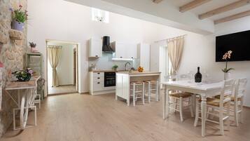 Villa, 2 Bedrooms, Accessible, Smoking | Dining